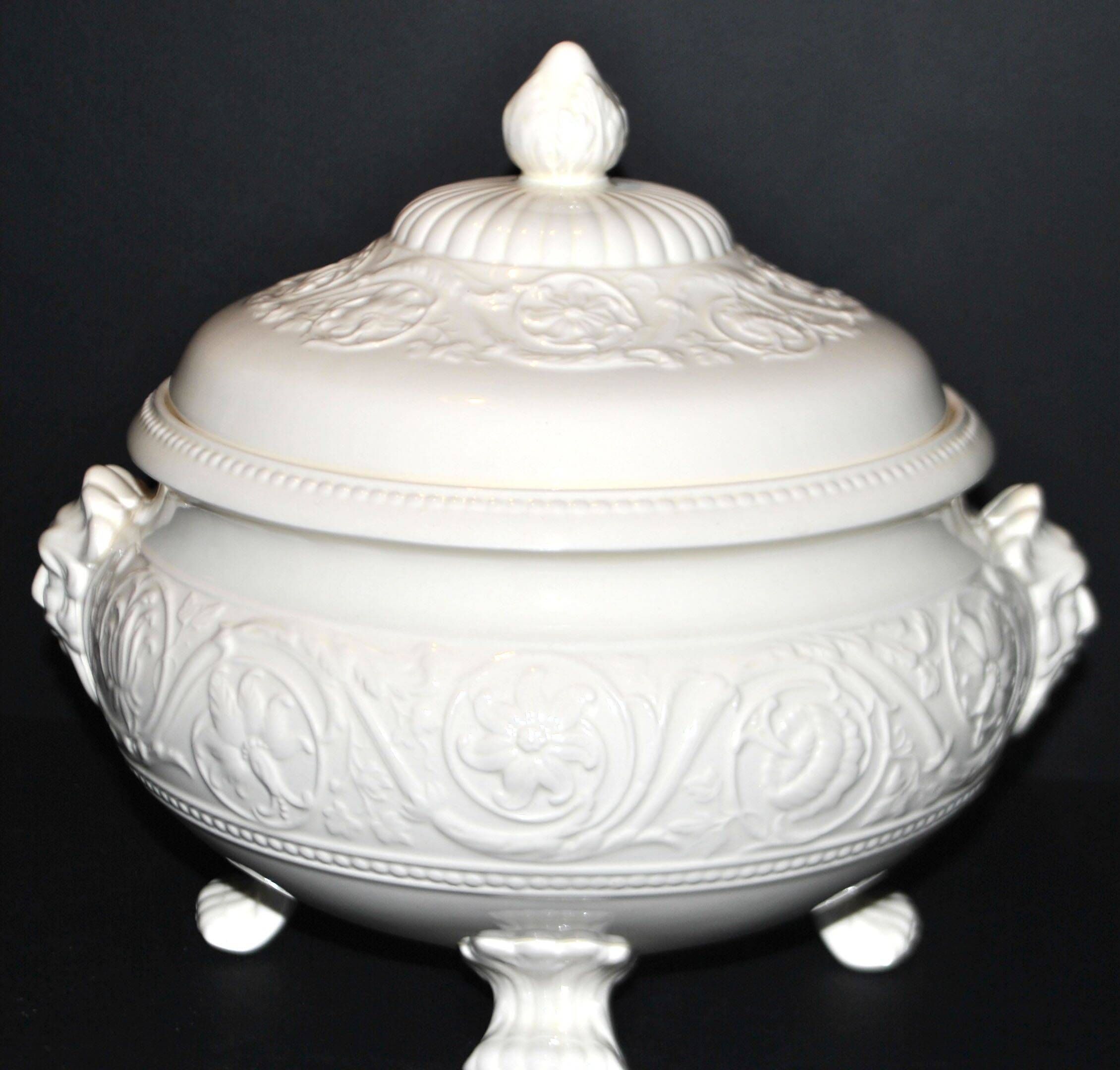 Rare Wedgwood "Patrician" molded opaque earthenware tureen, garland mascaron, England