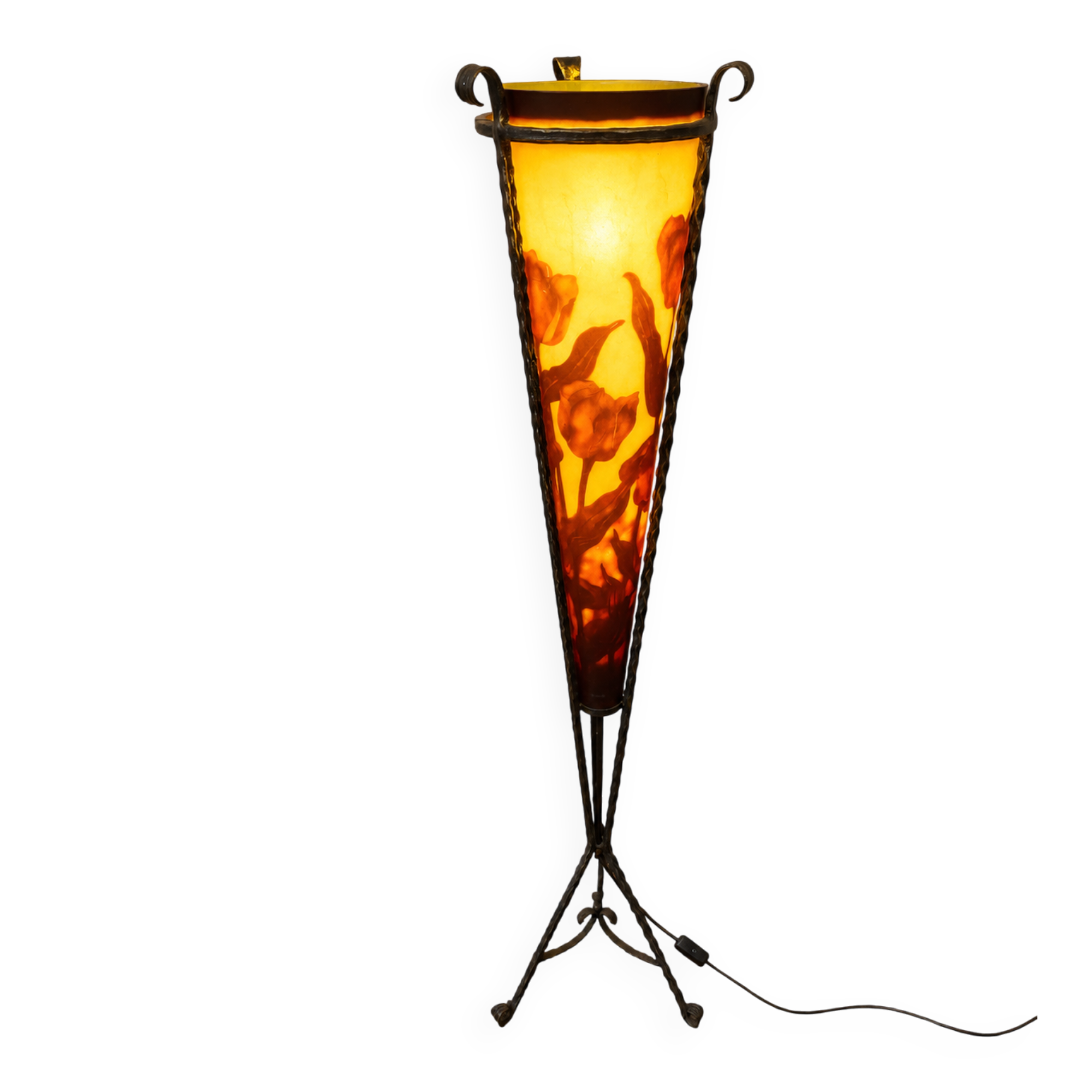 Important Art Nouveau street lamp in wrought iron and glass paste.