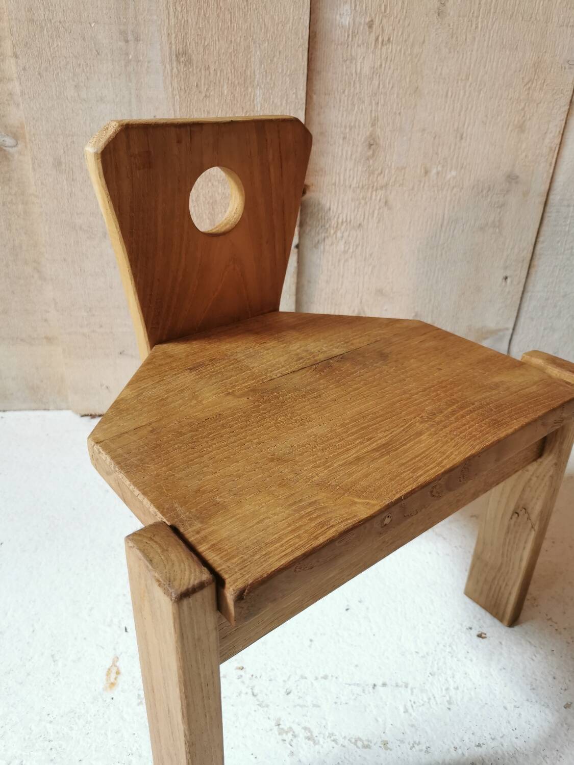 Tripod children's chair