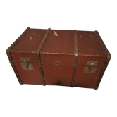 Vintage vintage old travel trunk dating from the 1920s/1940s