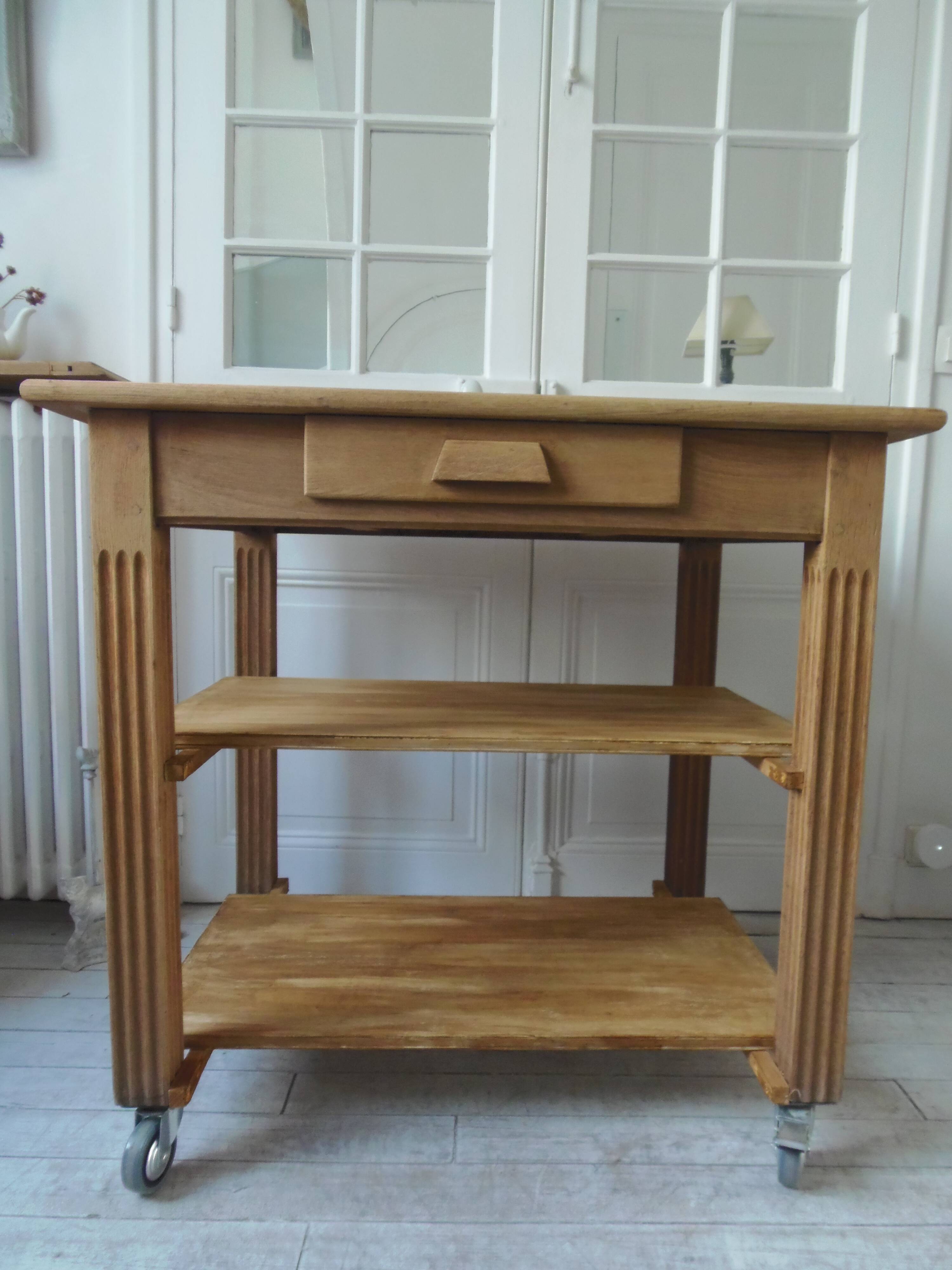 Meuble de métier vintage en chêne sur roulettes.