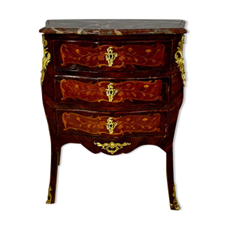 Commode de style louis XV marqueterie de bois précieux