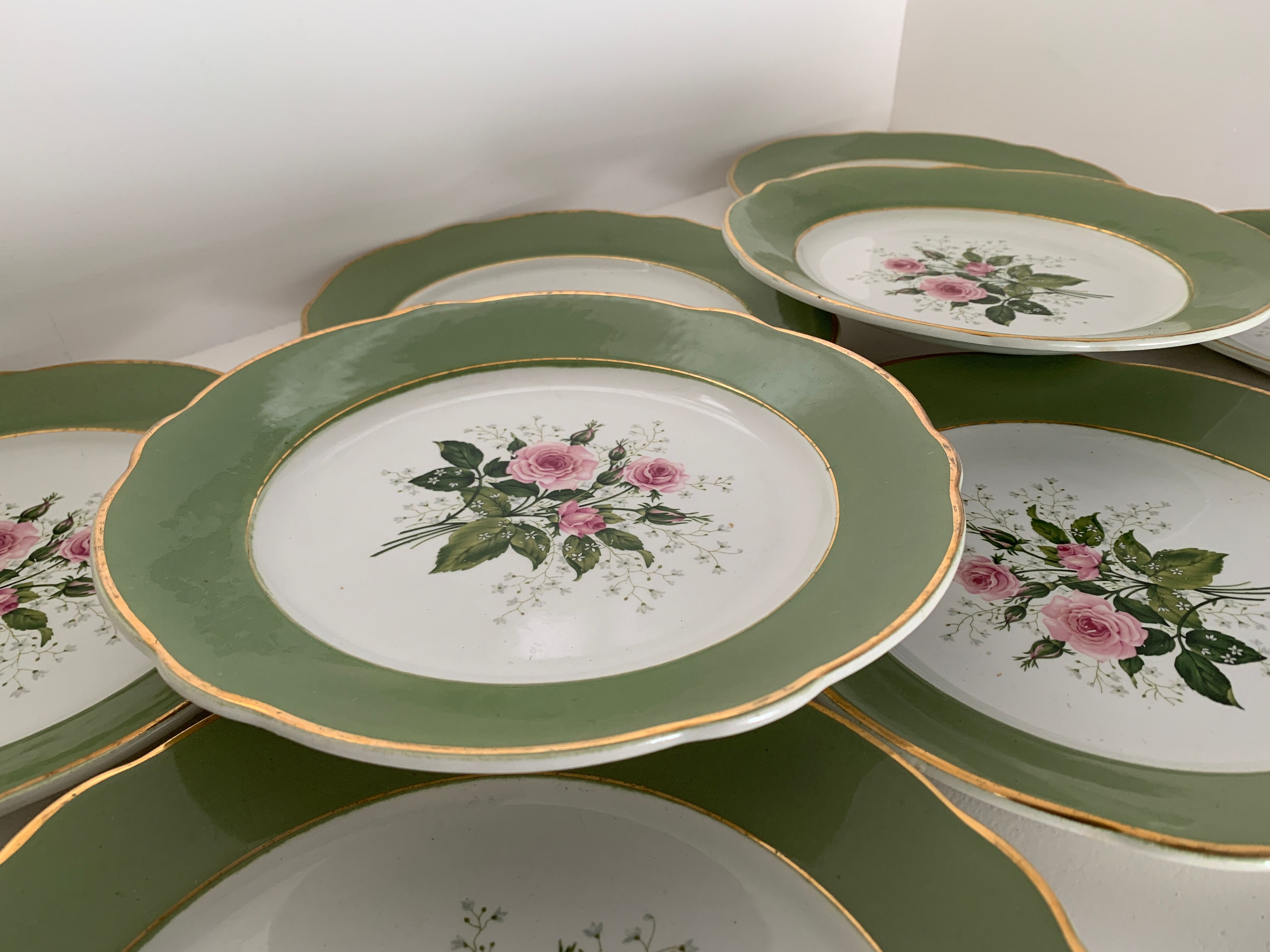 12 flat plates in flat earthenware KG Luneville bagatelle model, late 19th century
