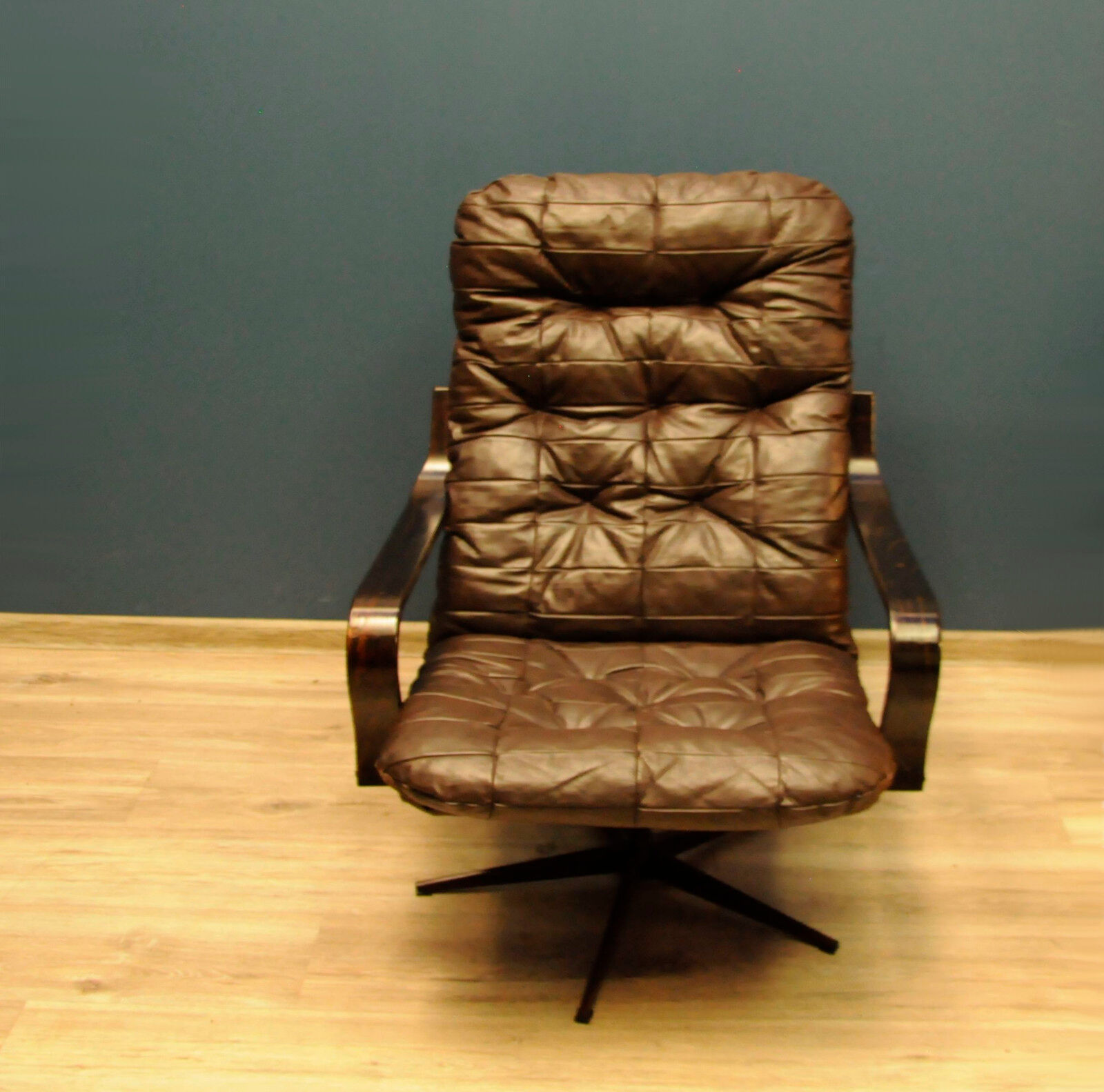 Scandinavian leather armchair Bruno Mathsson