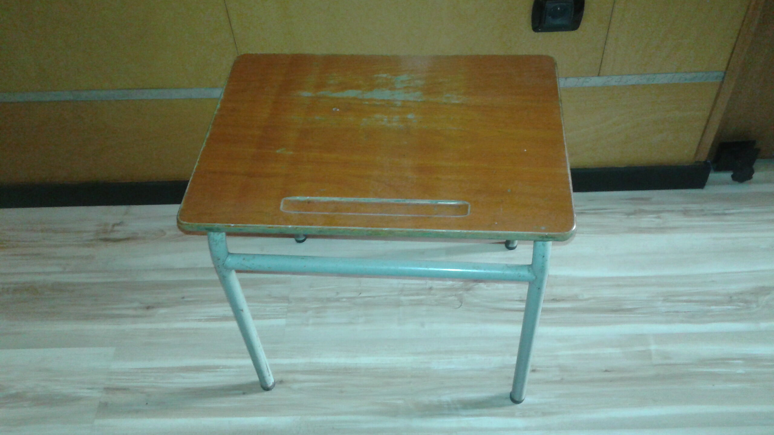 Children's desk model 322 by Jacques Hitier Mullca edition