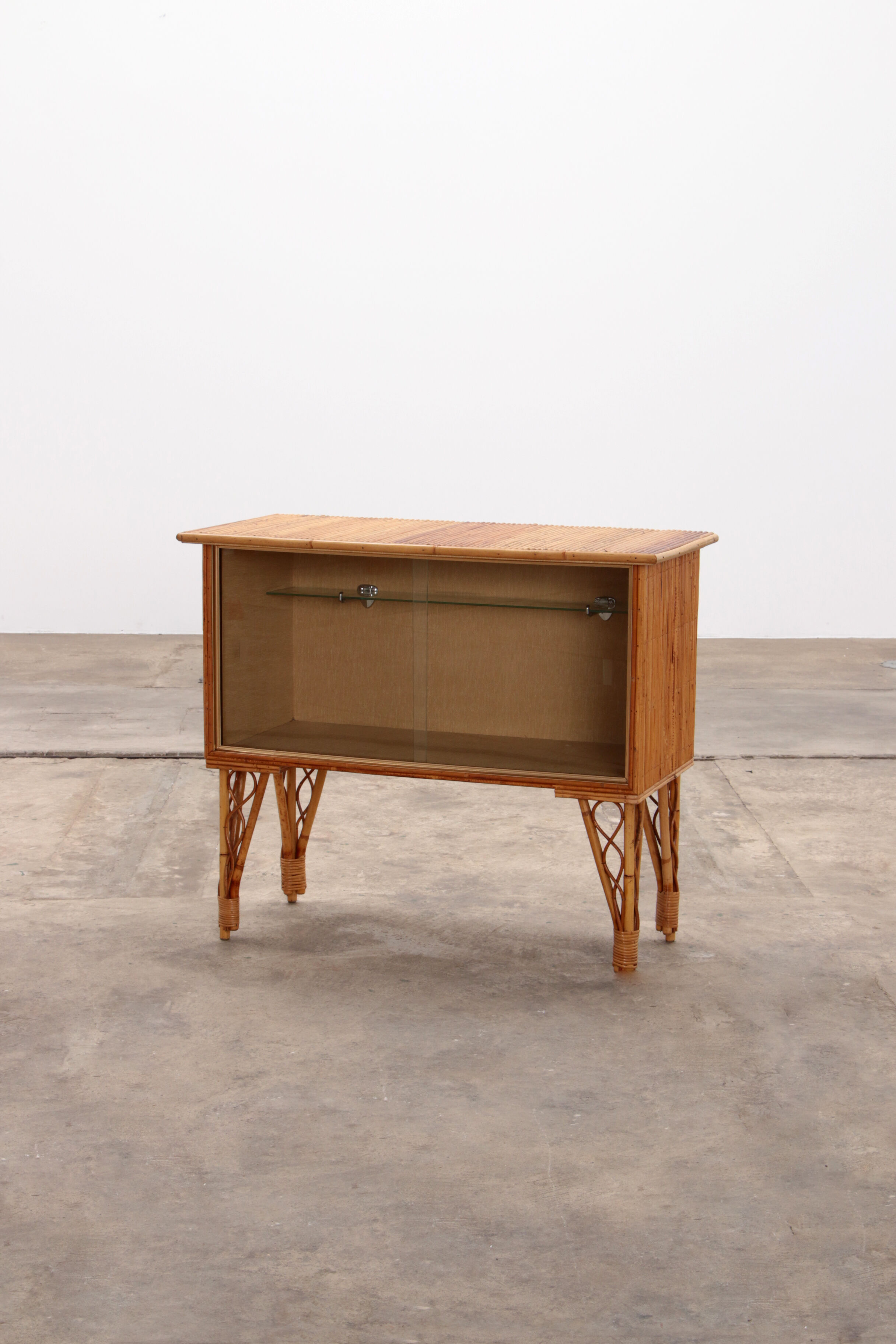 Bar ou vitrine vintage en bambou français des années 1960.