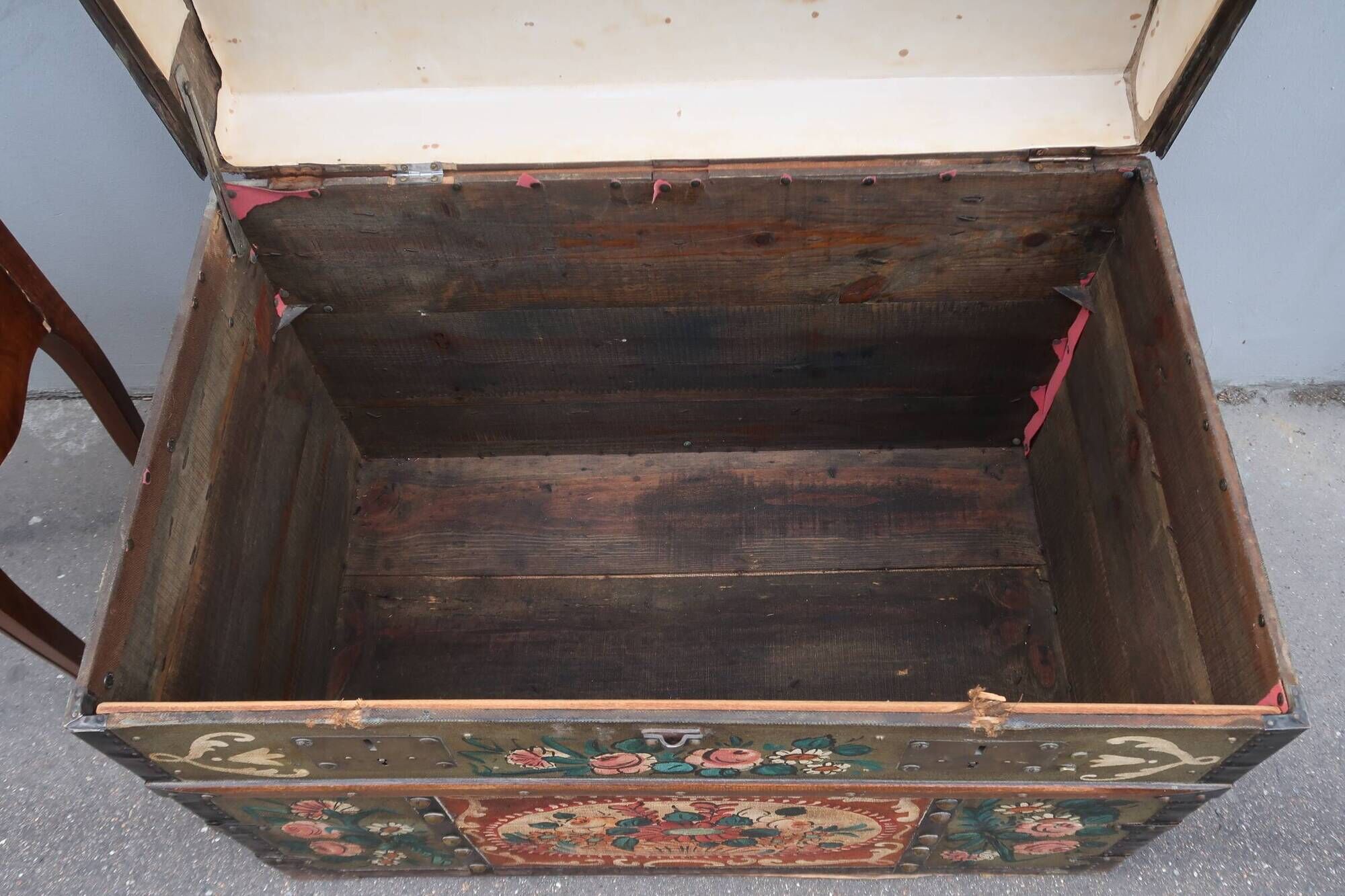 Large French wedding chest from the early 20th century.