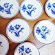Lot de 8 assiettes plates Badonviller, Brétigny, fleurs bleues