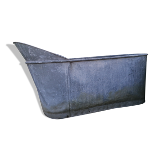 Zinc bathtub