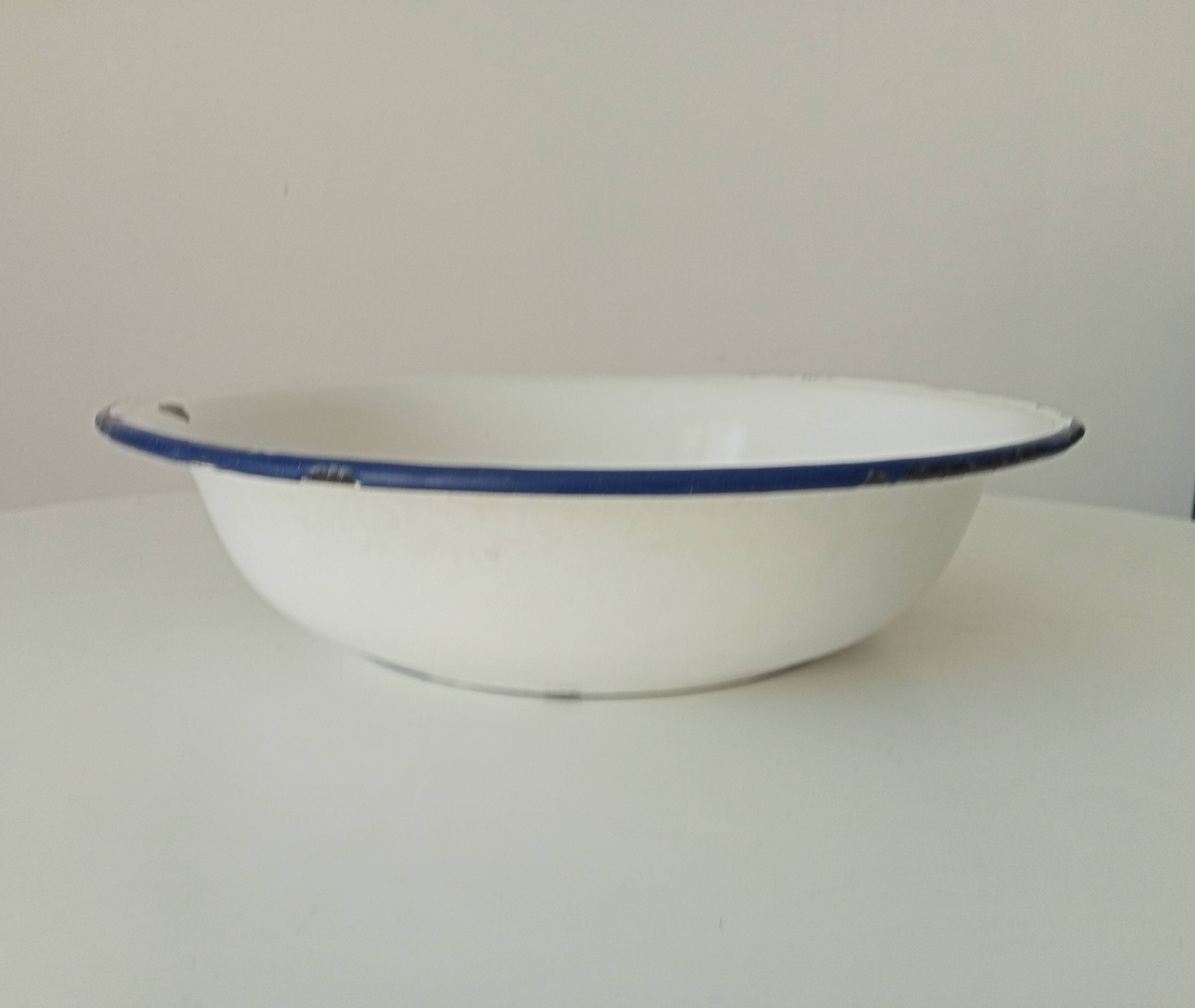 Old enameled sheet metal basin