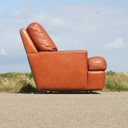 Canapé "space age". Cuir fauve. Circa 1970