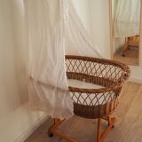 Rattan cradle with wheels