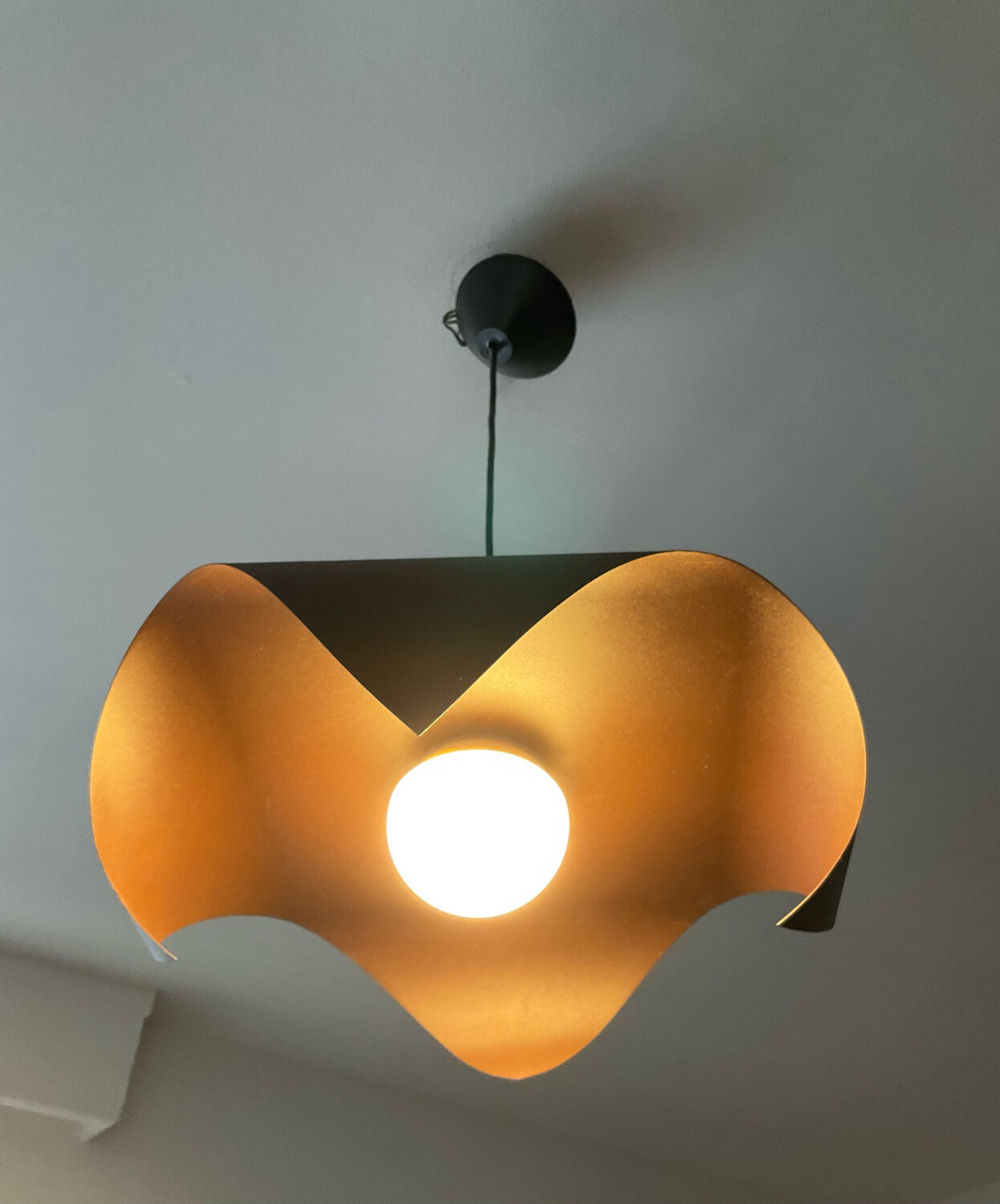 Design suspension in folded metal