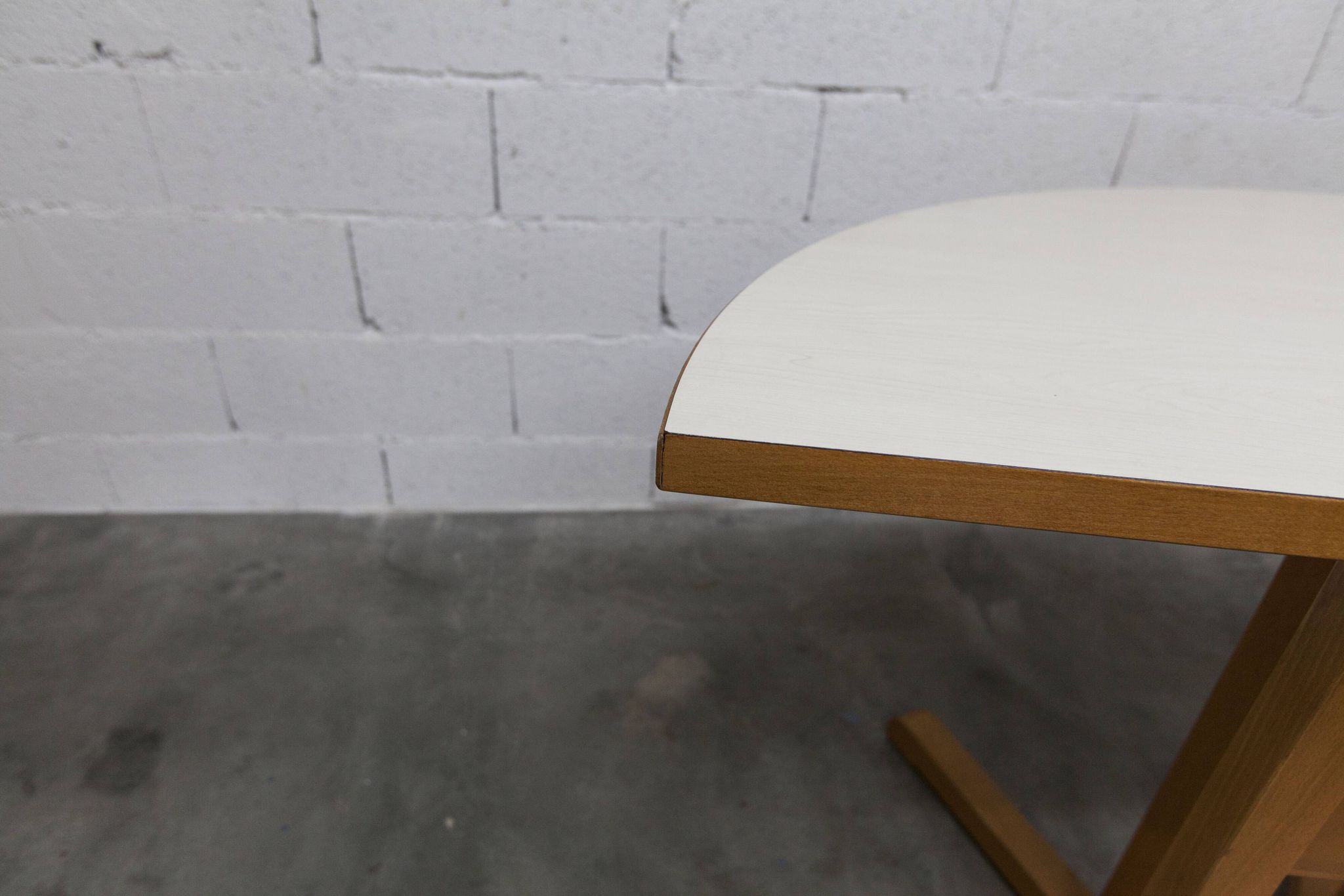 Rare set de 6 tables Baumann 1990, 80x120 et demi lune 120cm
