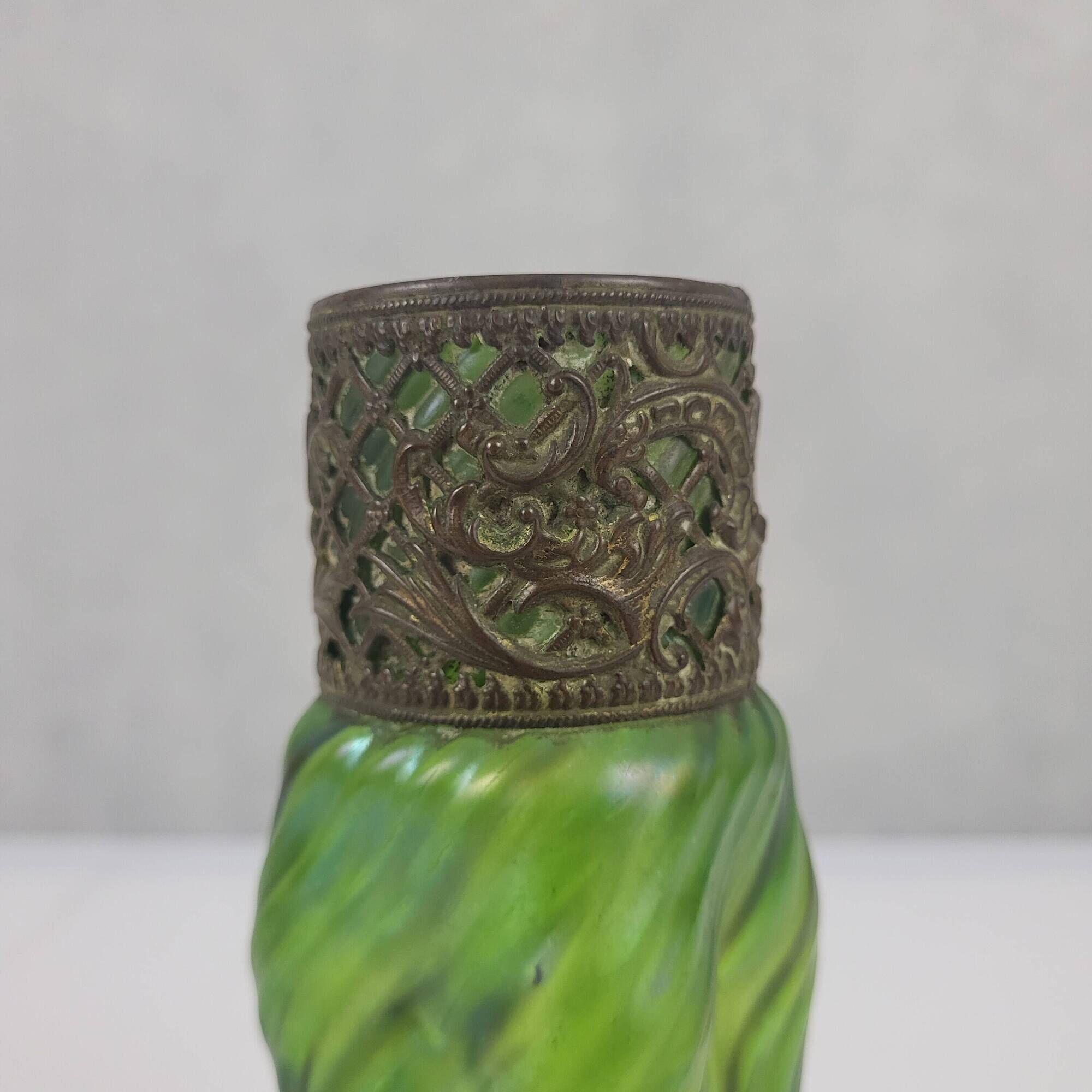 Vase en verre irisé Art Nouveau