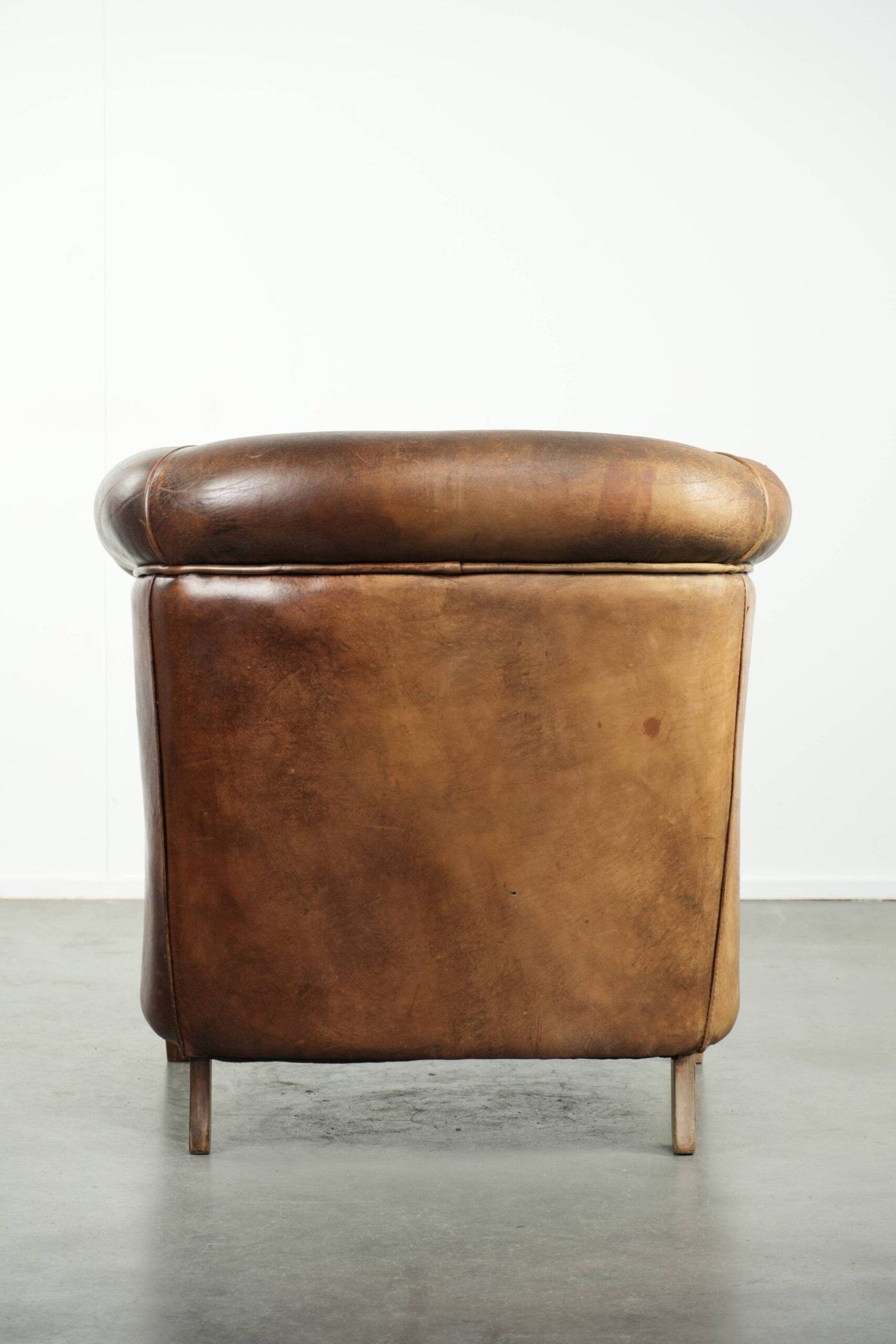Fauteuil club en cuir de mouton vintage