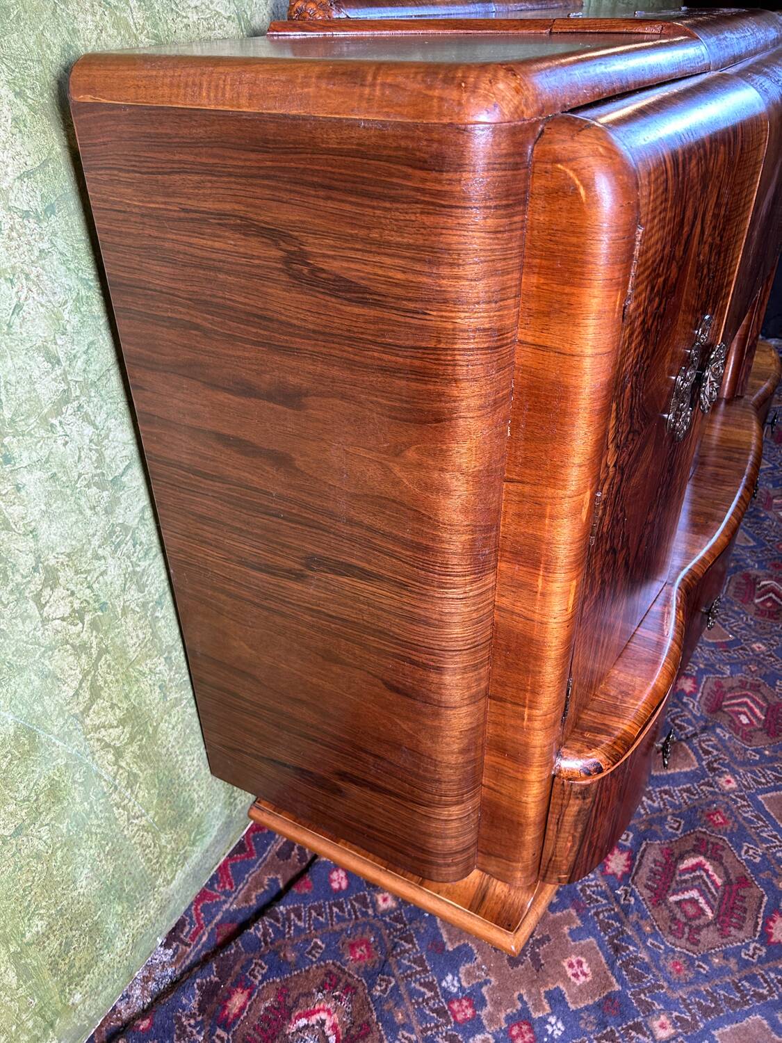 Art decó vintage Brocante burr walnut cocktail bar sideboard