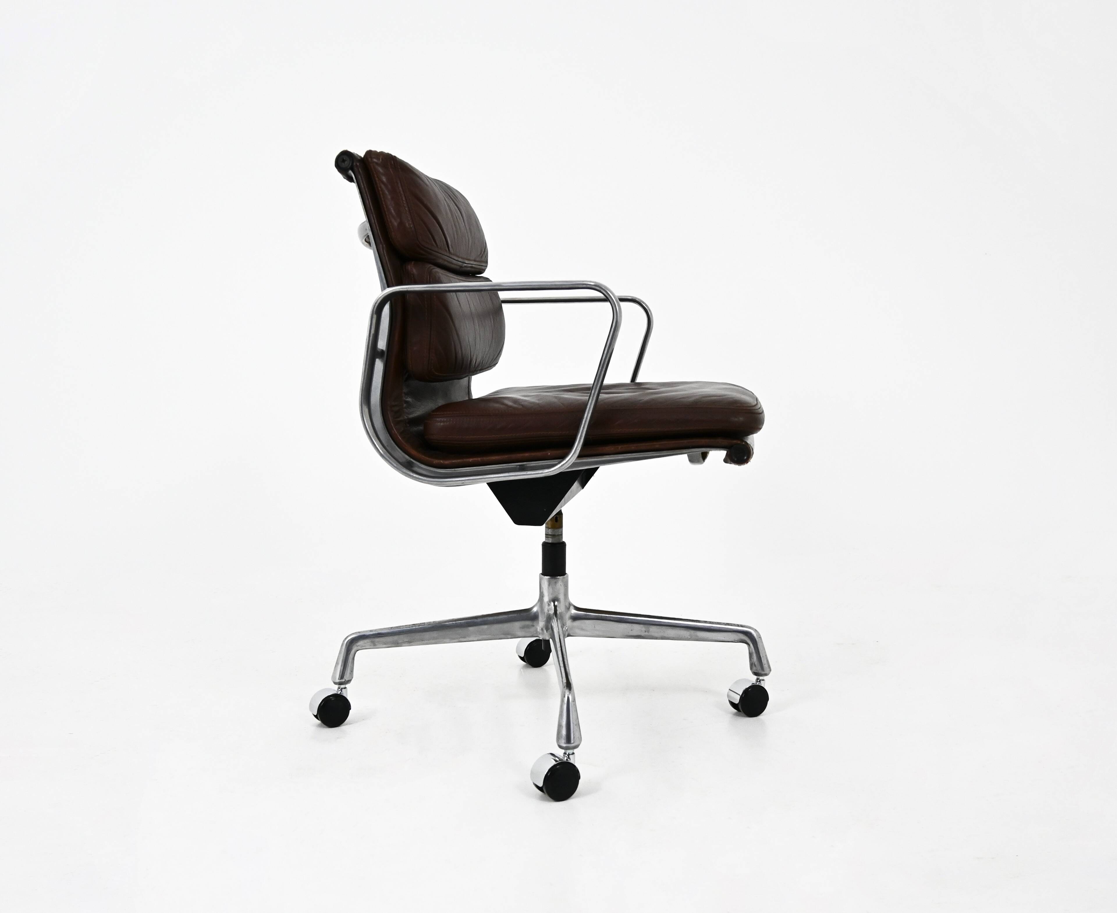 Office chair by Charles and Ray Eames for Herman Miller, 1970s.