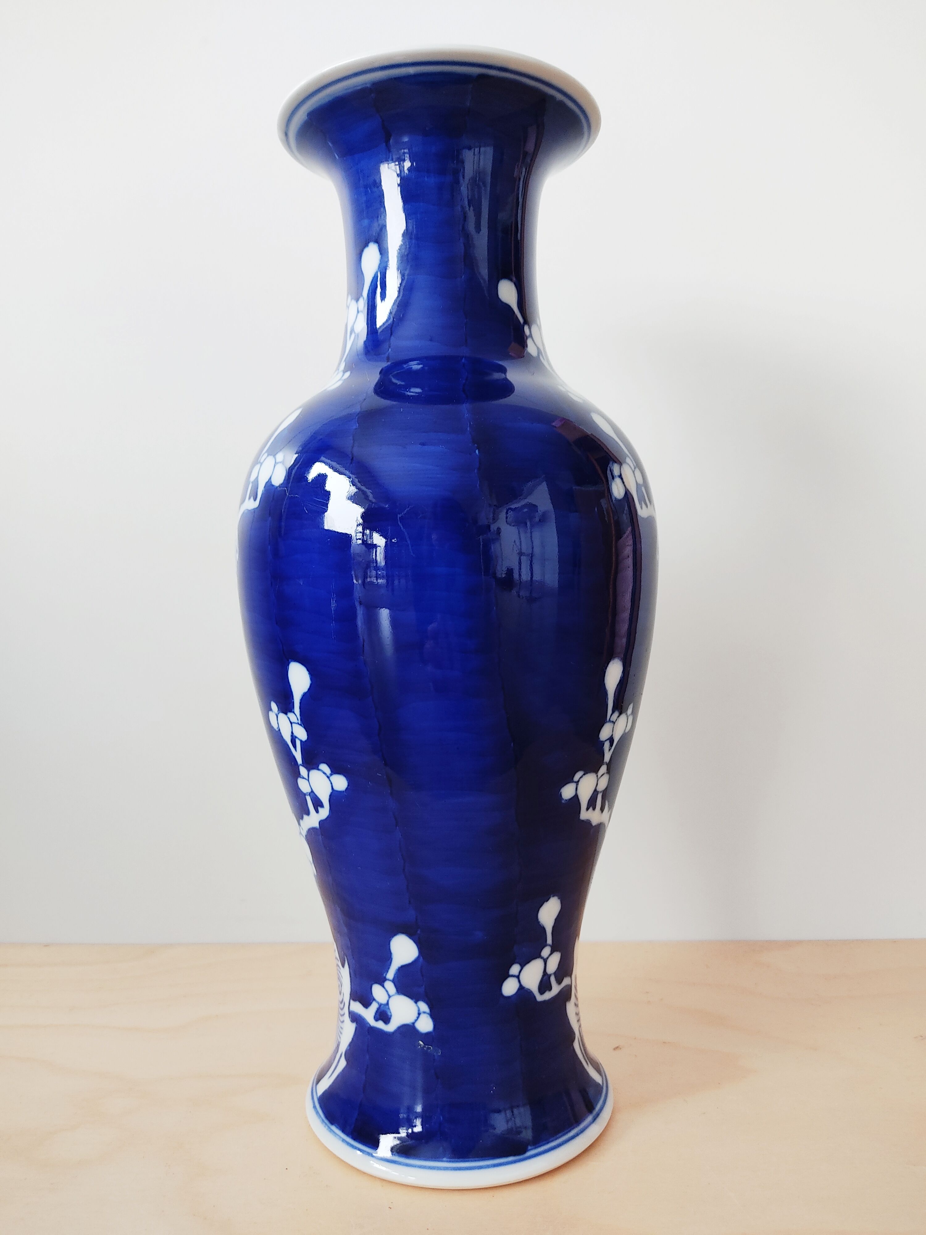 Chinese vase decorating plum blossoms