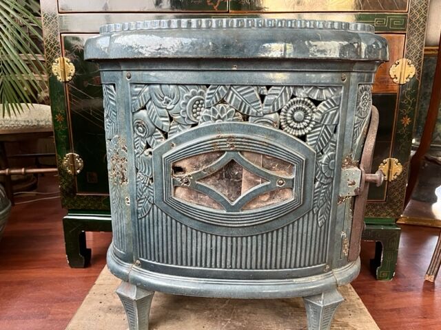 Art Deco enamelled cast iron stove Deville Le Non Pareil circa 1930