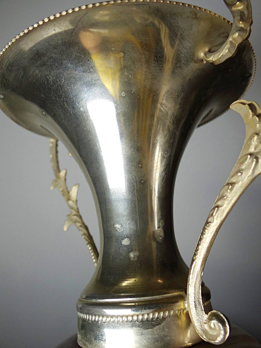 Large decorative onyx and gold metal cassolette, Italy 1960s-70s.