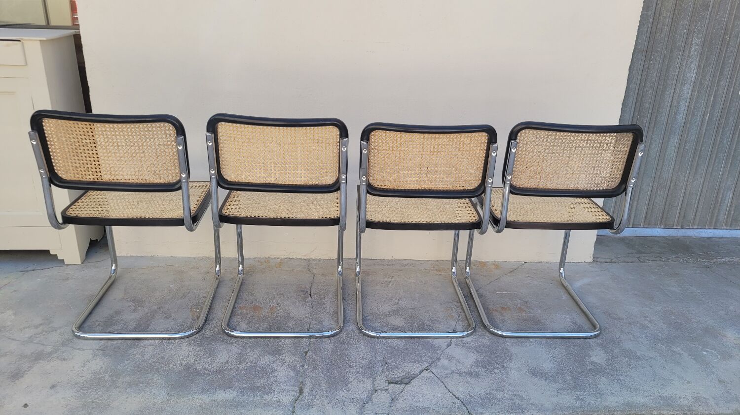 Série de 4 chaises Marcel Breuer modèle B32 signé Italy