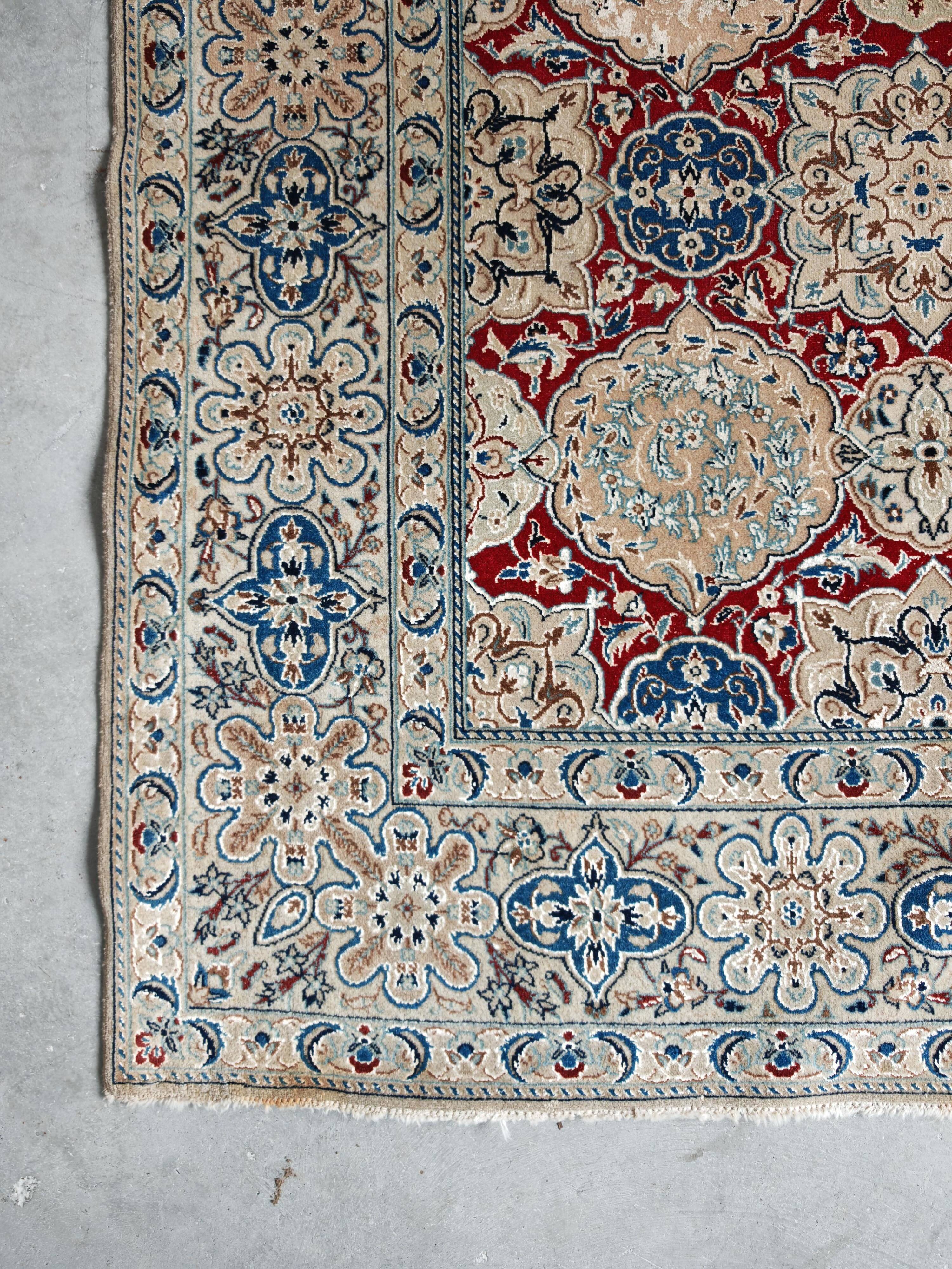 Vintage hand-knotted rug in virgin wool and silk, 1960s.