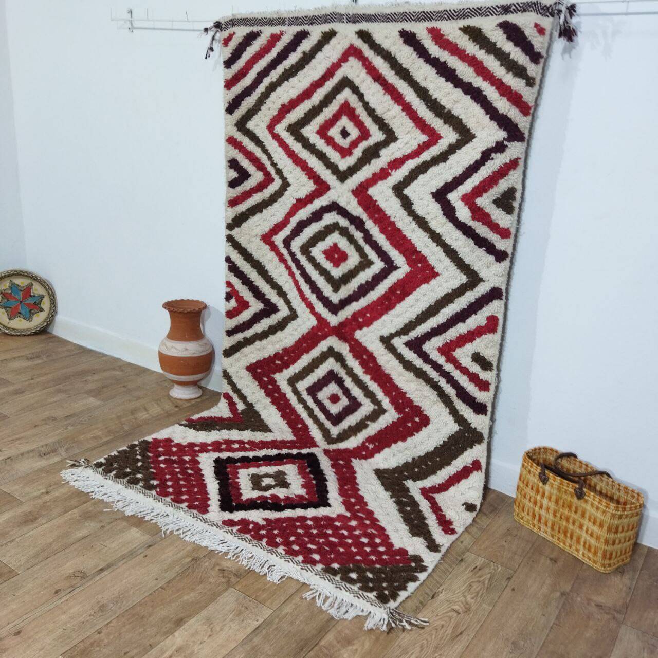 Handmade moroccan berber rug 254 x 136 cm