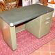 Bureau en métal kaki