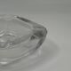 Cendrier vintage en verre épais transparent, forme carrée aux angles arrondis
