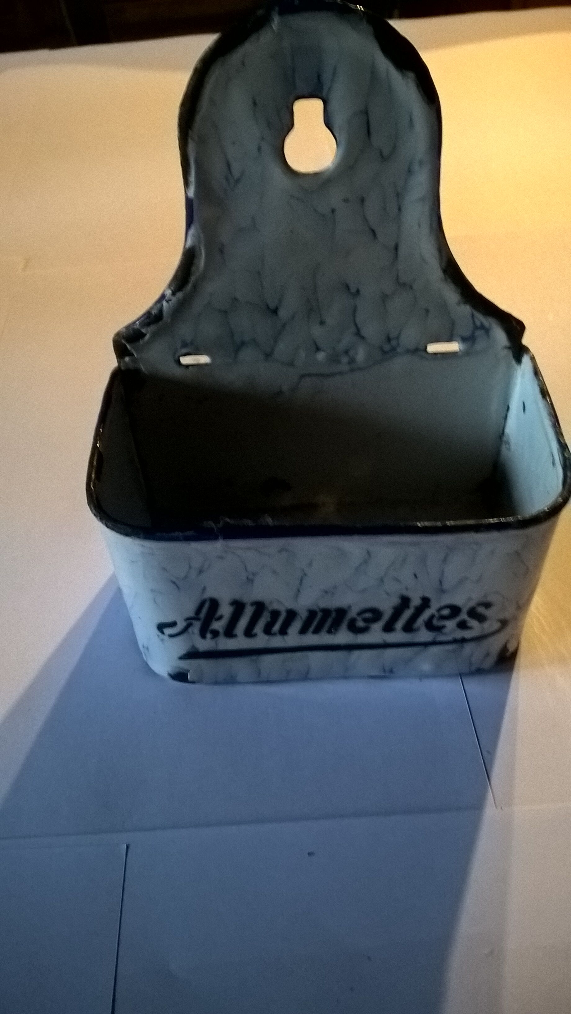 Pot émaillé pour allumettes à accrocher