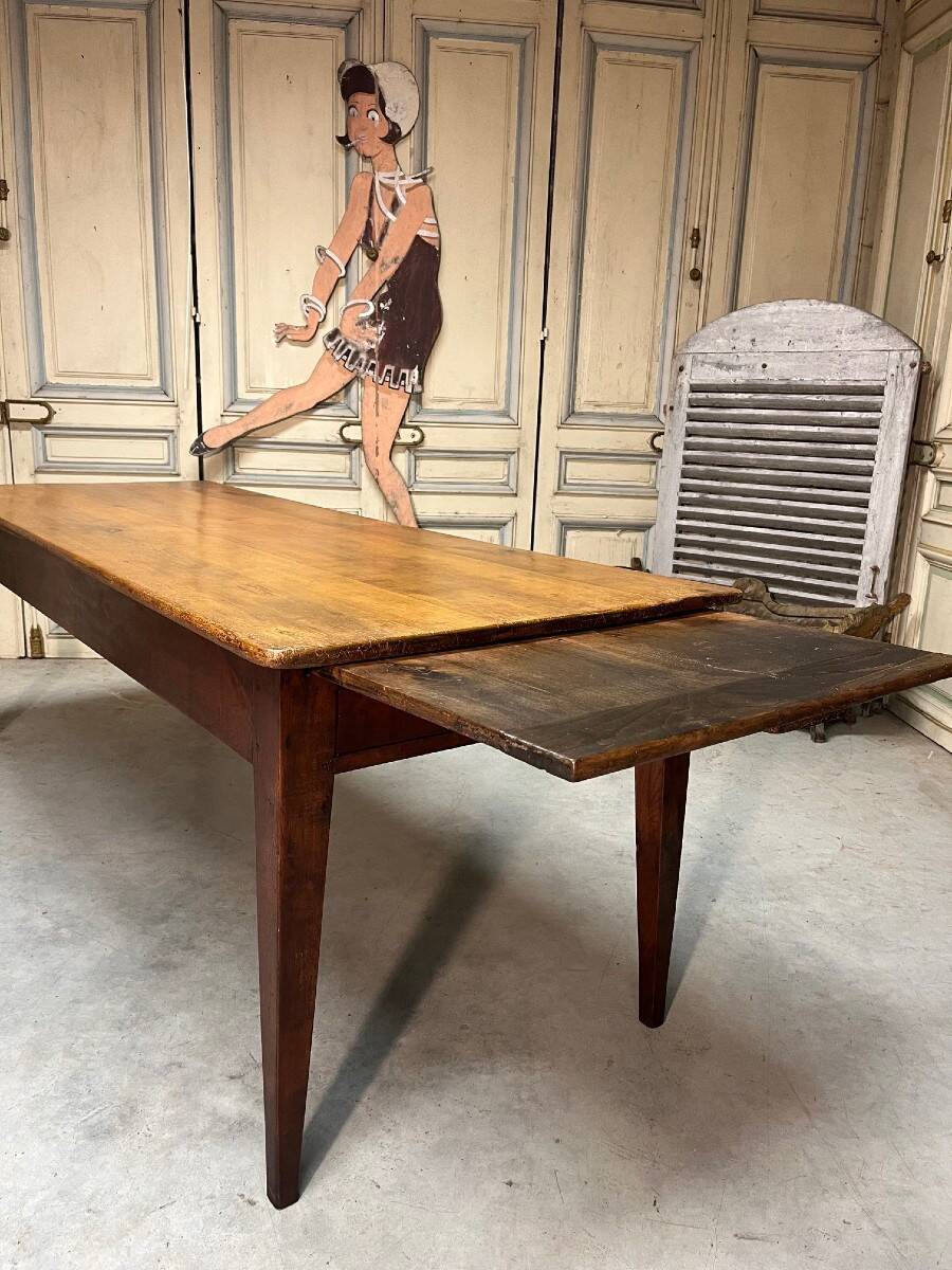 Farm table in cherry wood from the late 19th century.