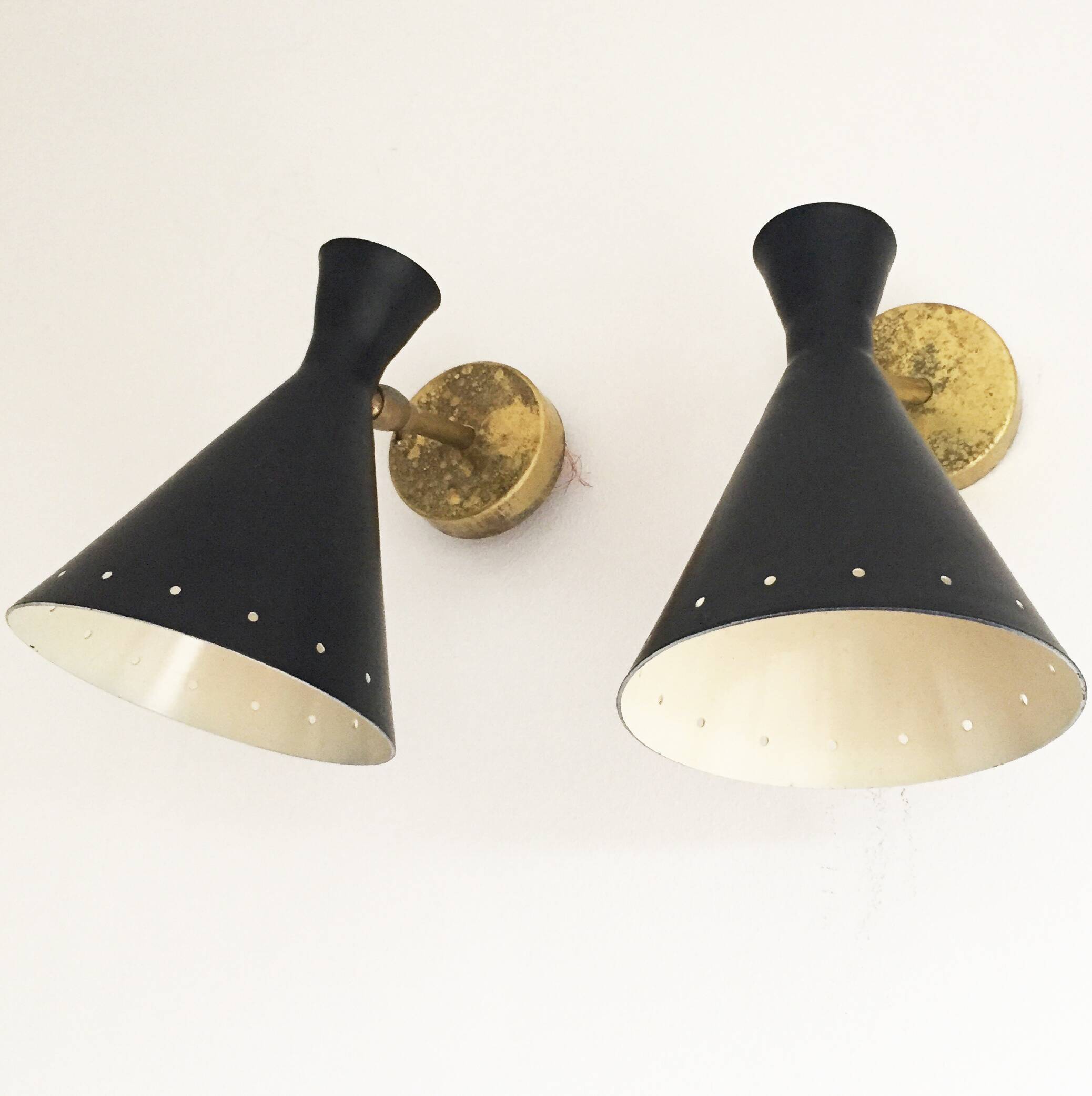 Paire d'appliques italiennes laiton et fer laqué design 1950