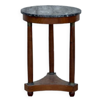 Pedestal table