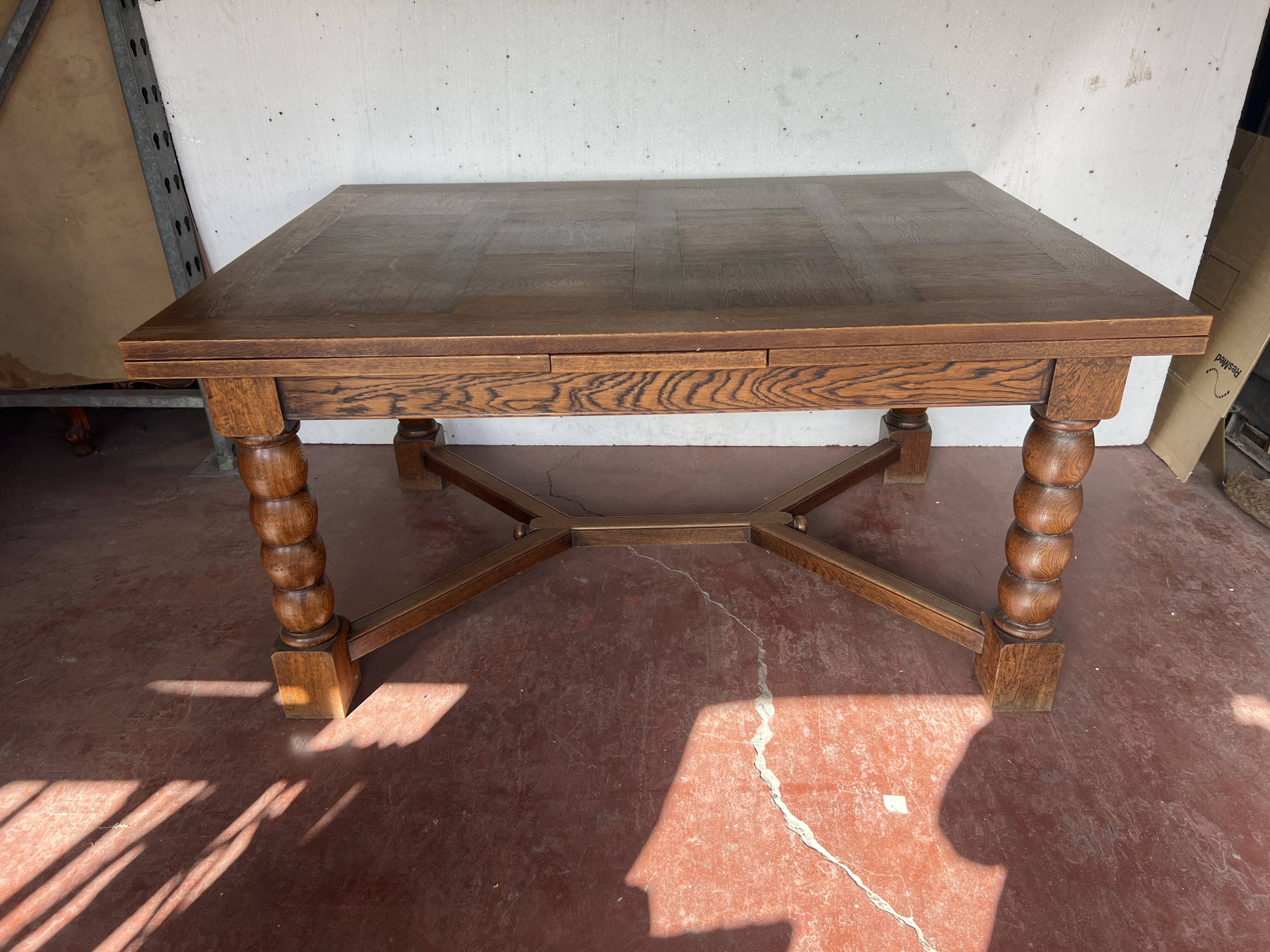 Renaissance-style solid oak table, 20th century.