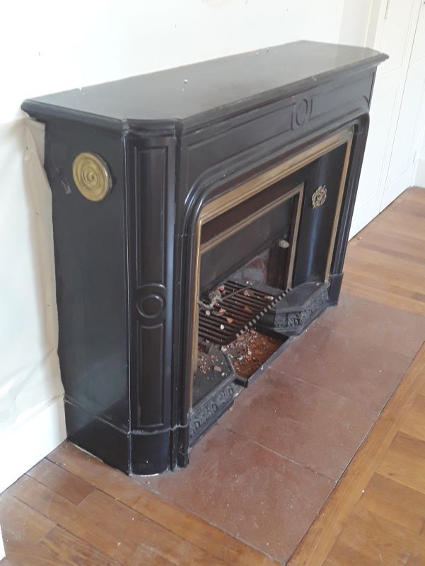Fireplace XVIII° black marble louis XIV style with narrowed and floor slabs