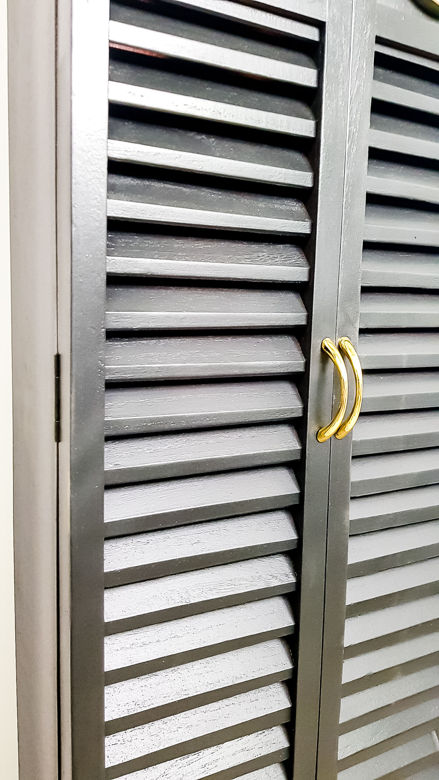 Furniture cabinet with window