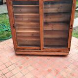 Showcase to install or hang