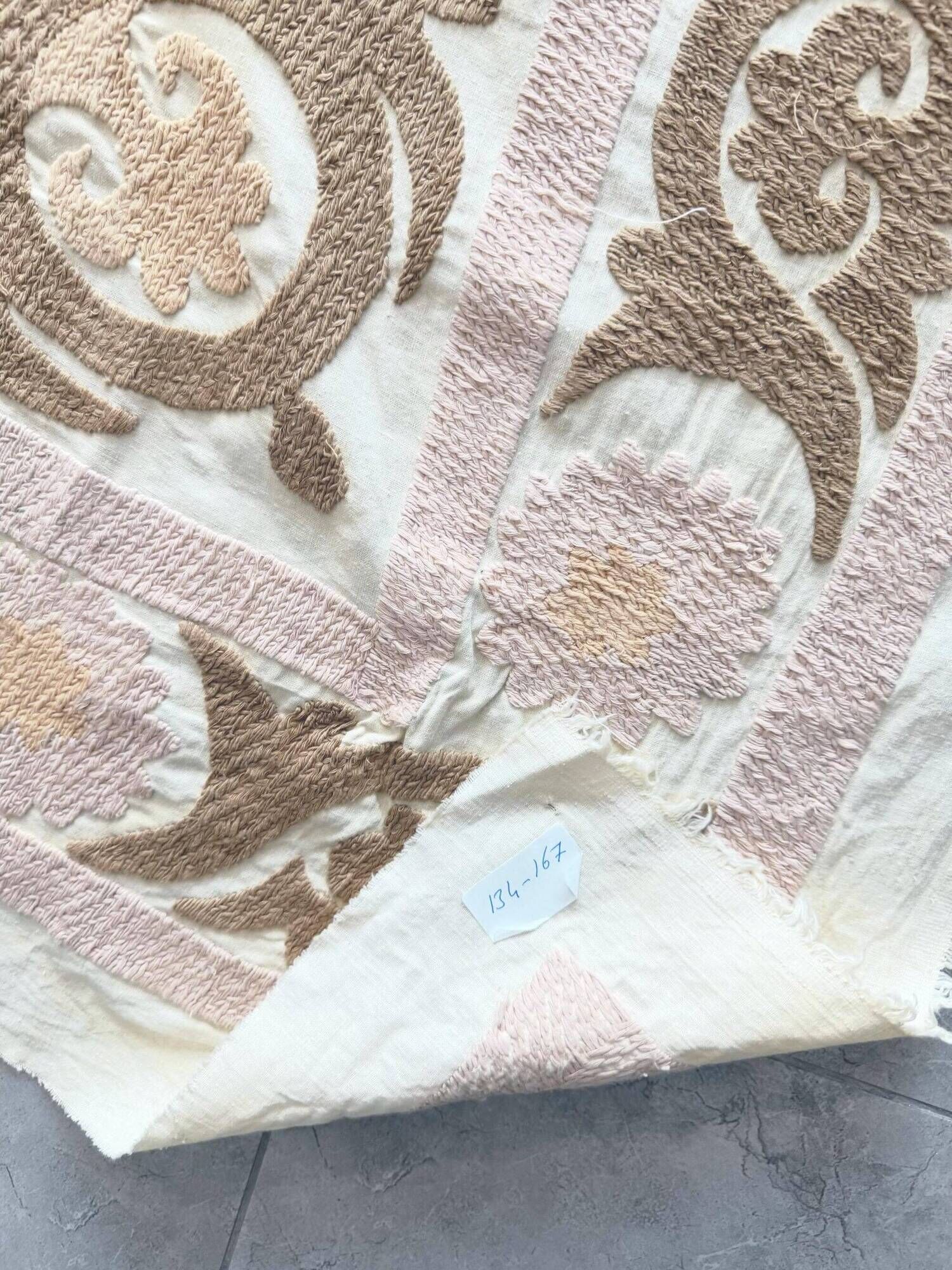 Nappe brodée à la main vintage 134x167 cm
