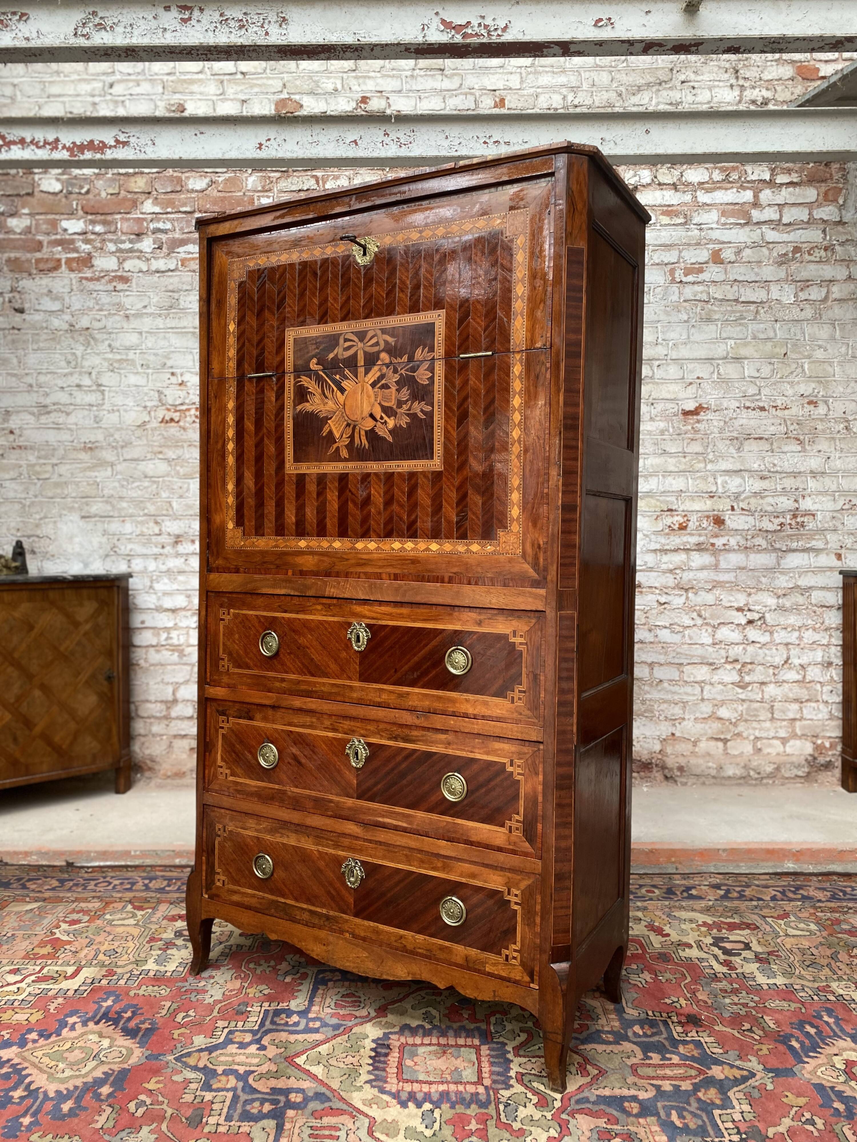 Secretary in veneer wood and walnut period transition xviii eme century