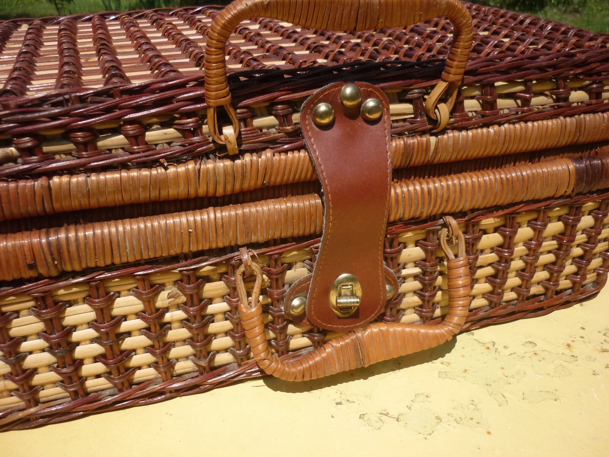 Wicker picnic basket