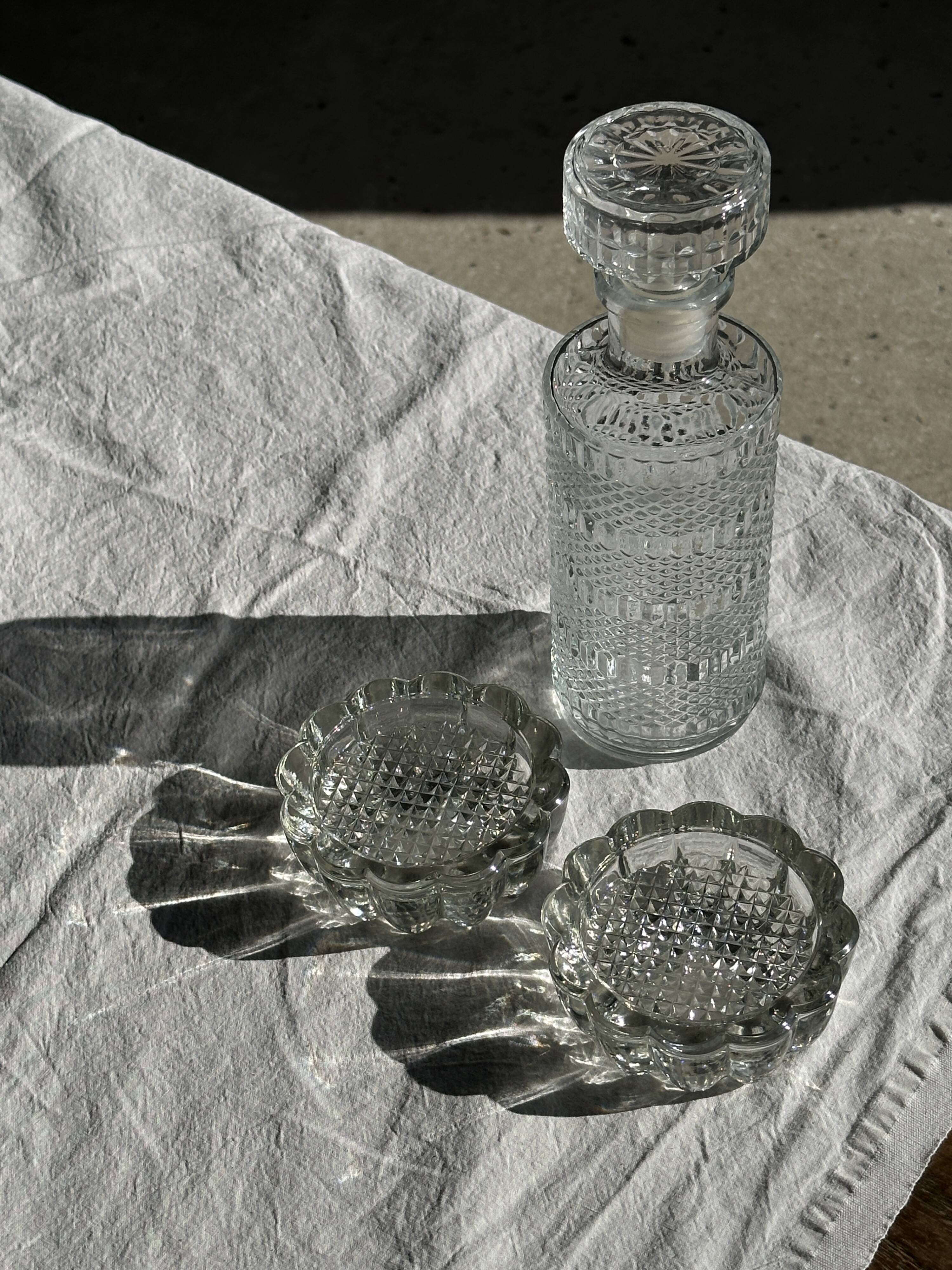 Small glass ashtray in the shape of a flower France Reims Brand MO