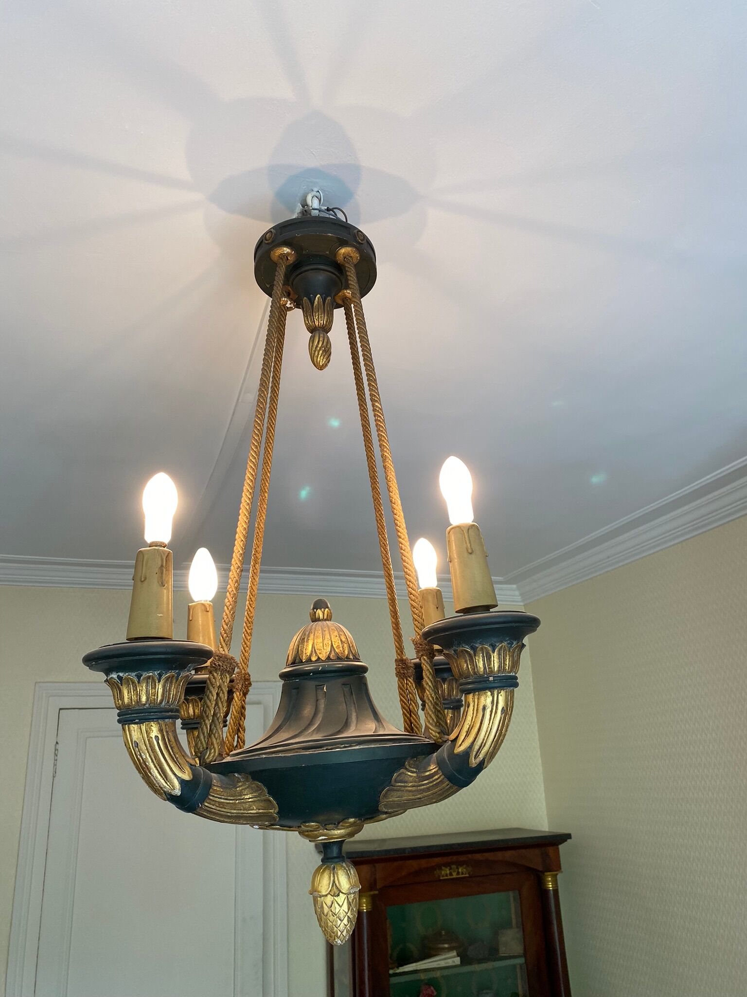 Empire style chandelier with four lights in sheet metal, bronze with patina and gilding