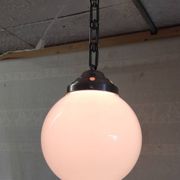 Suspension Bauhaus globe opaline diam. 20 cm - années 30
