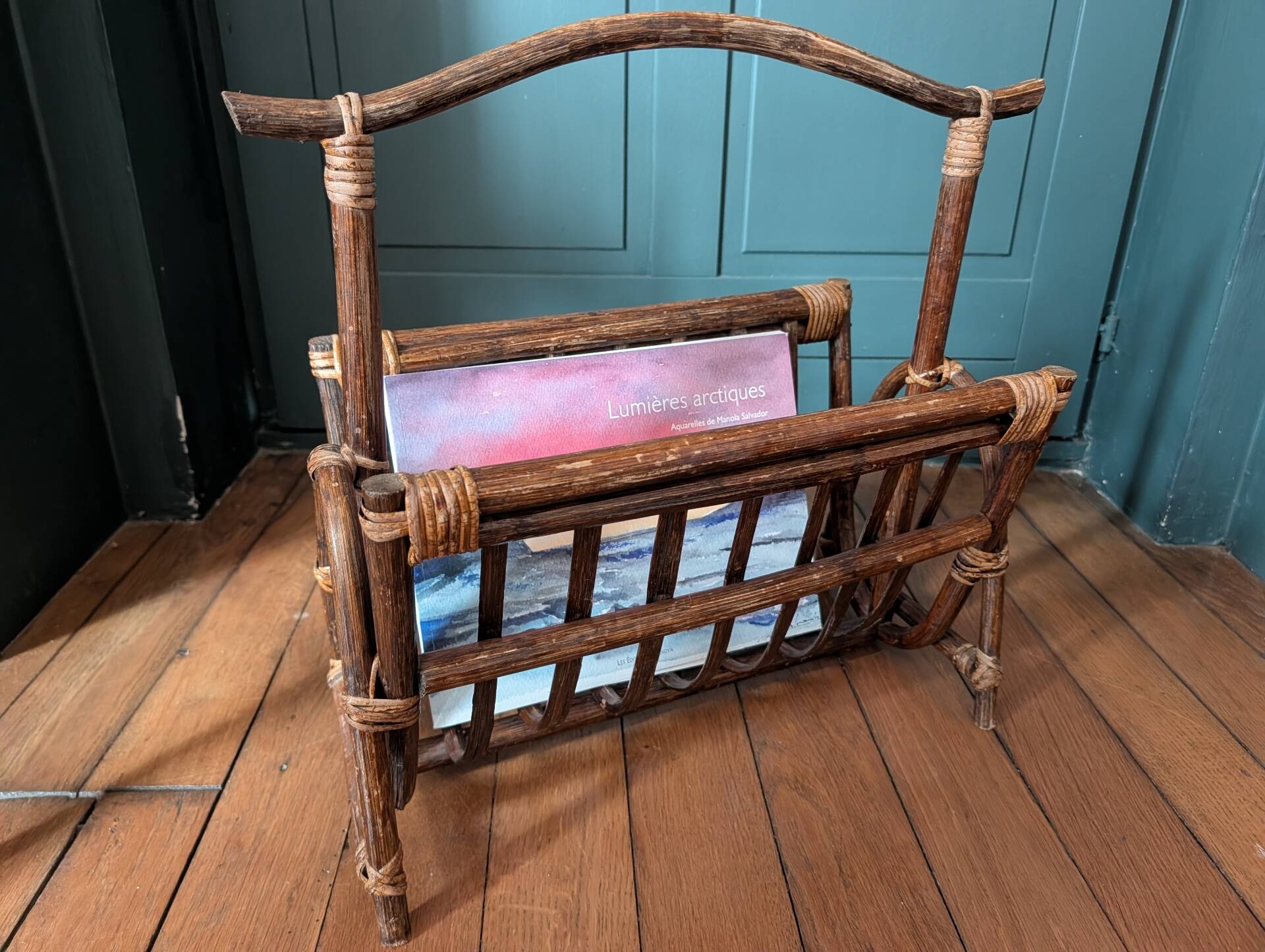 Vintage magazine rack in rattan and bamboo – 1960s/70s