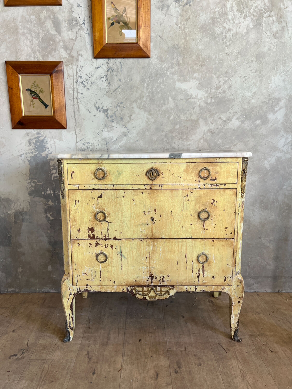 Commode patinée