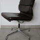 Fauteuil modèle softpad chocolat de Charles & Ray Eames