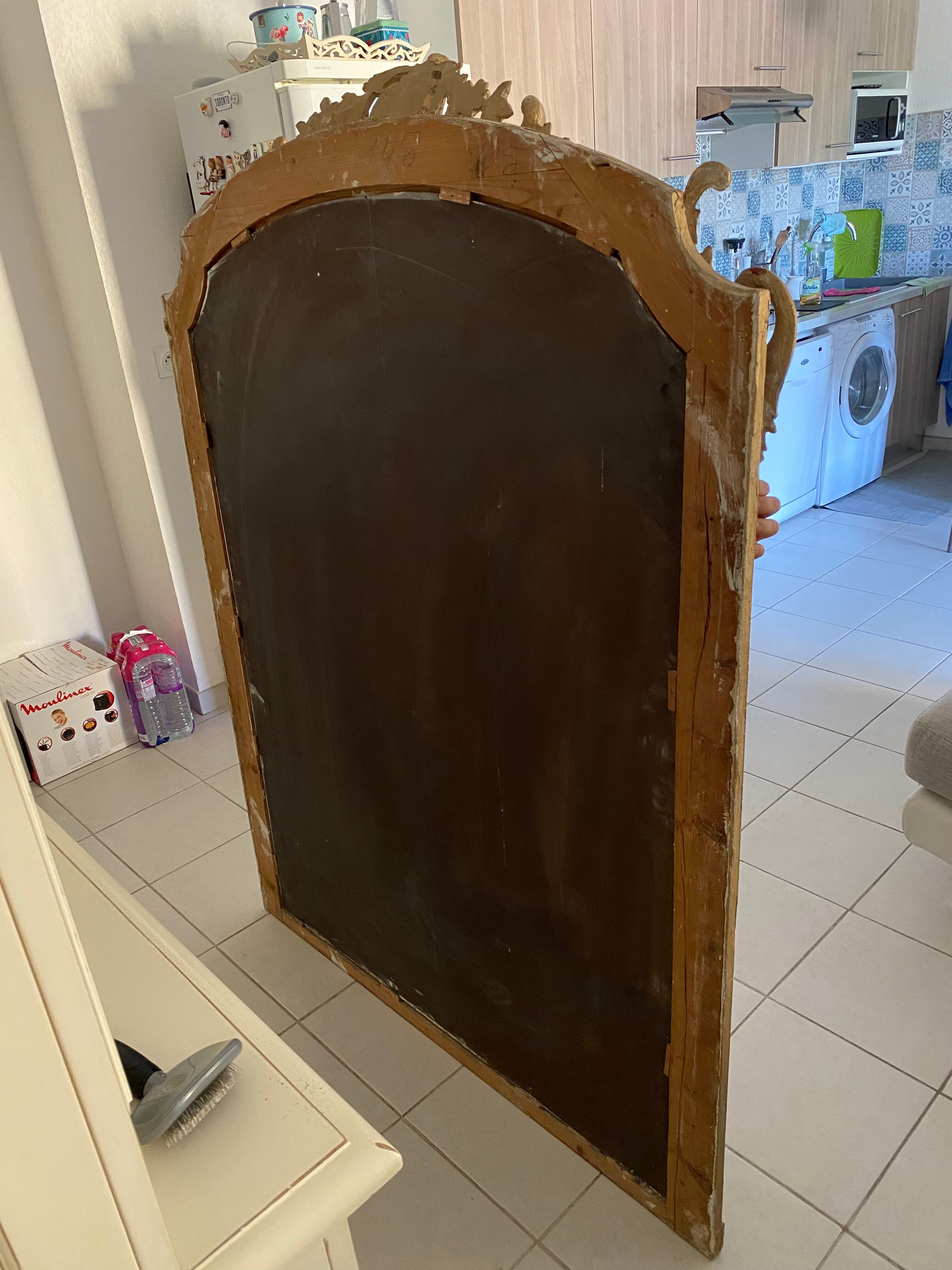 Nineteenth-century shell pediment mirror