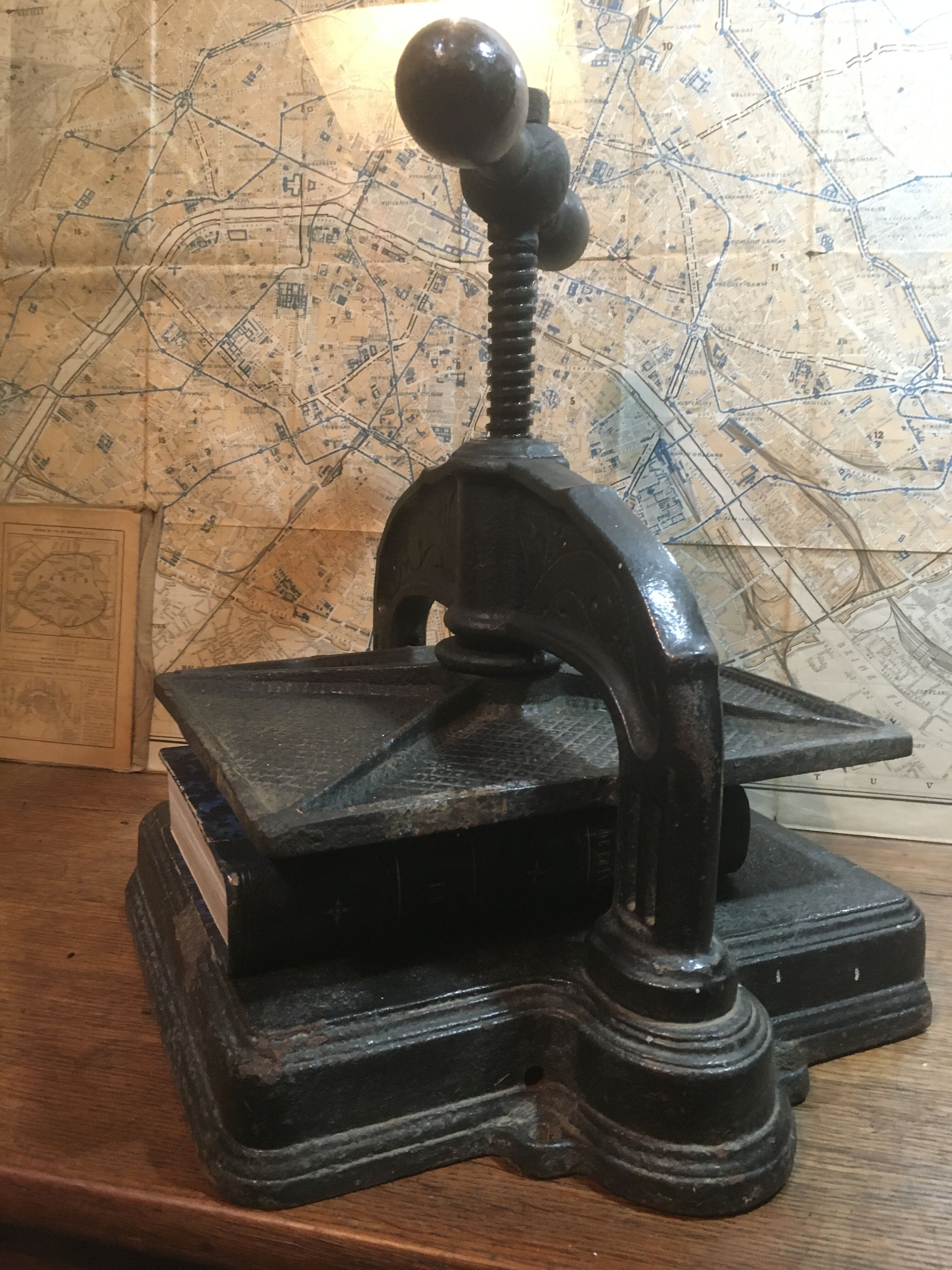 Cast iron binding press