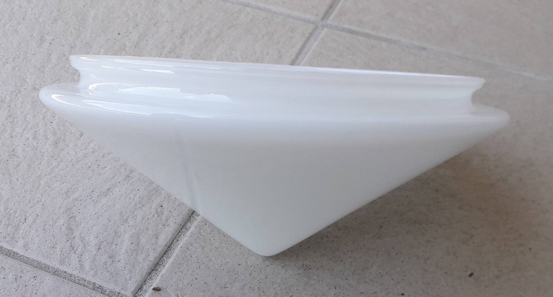 Ceiling light or conical wall light in opaline.